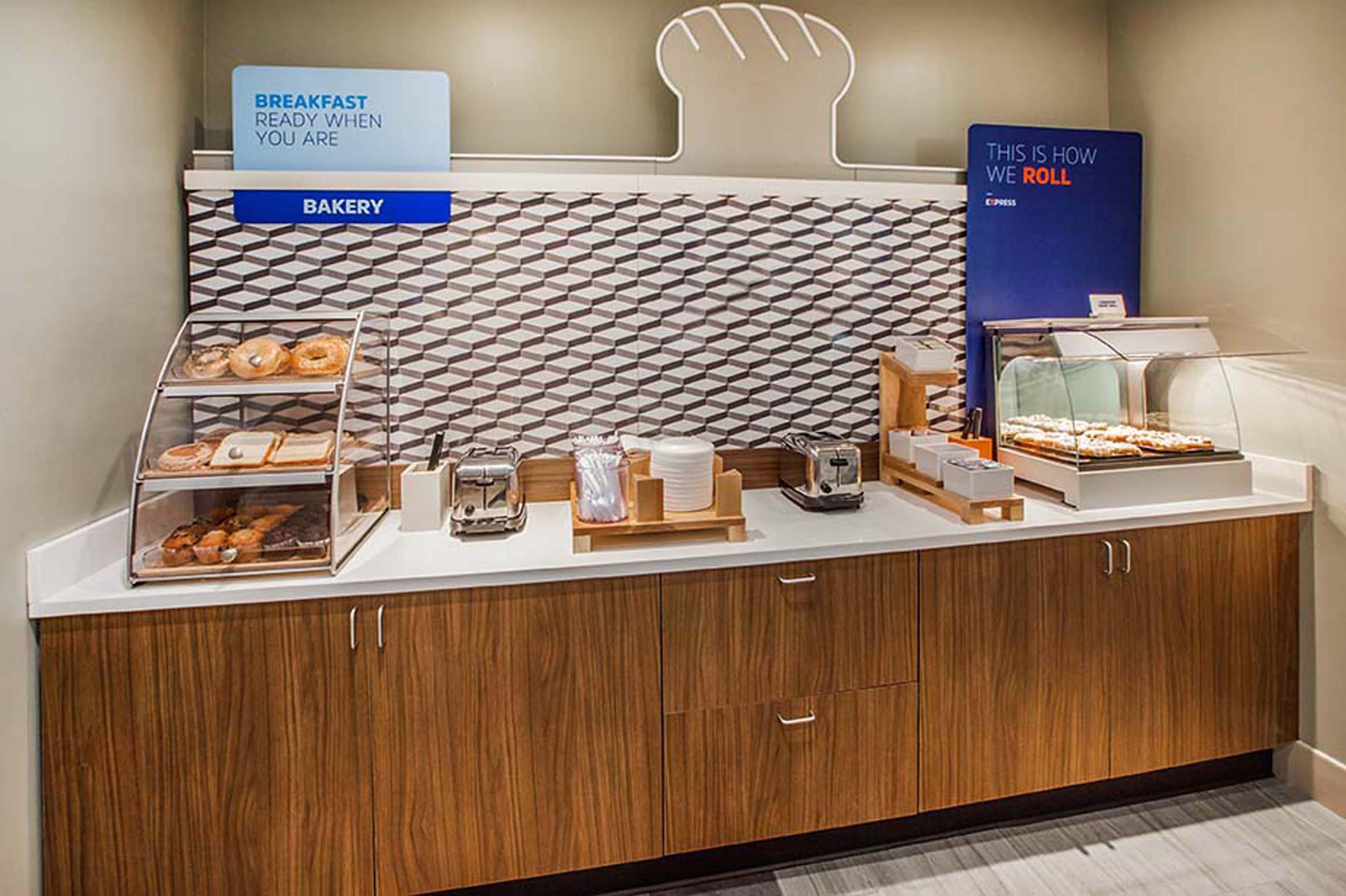 Holiday Inn Express Peoria North - Glendale By Ihg Exterior foto