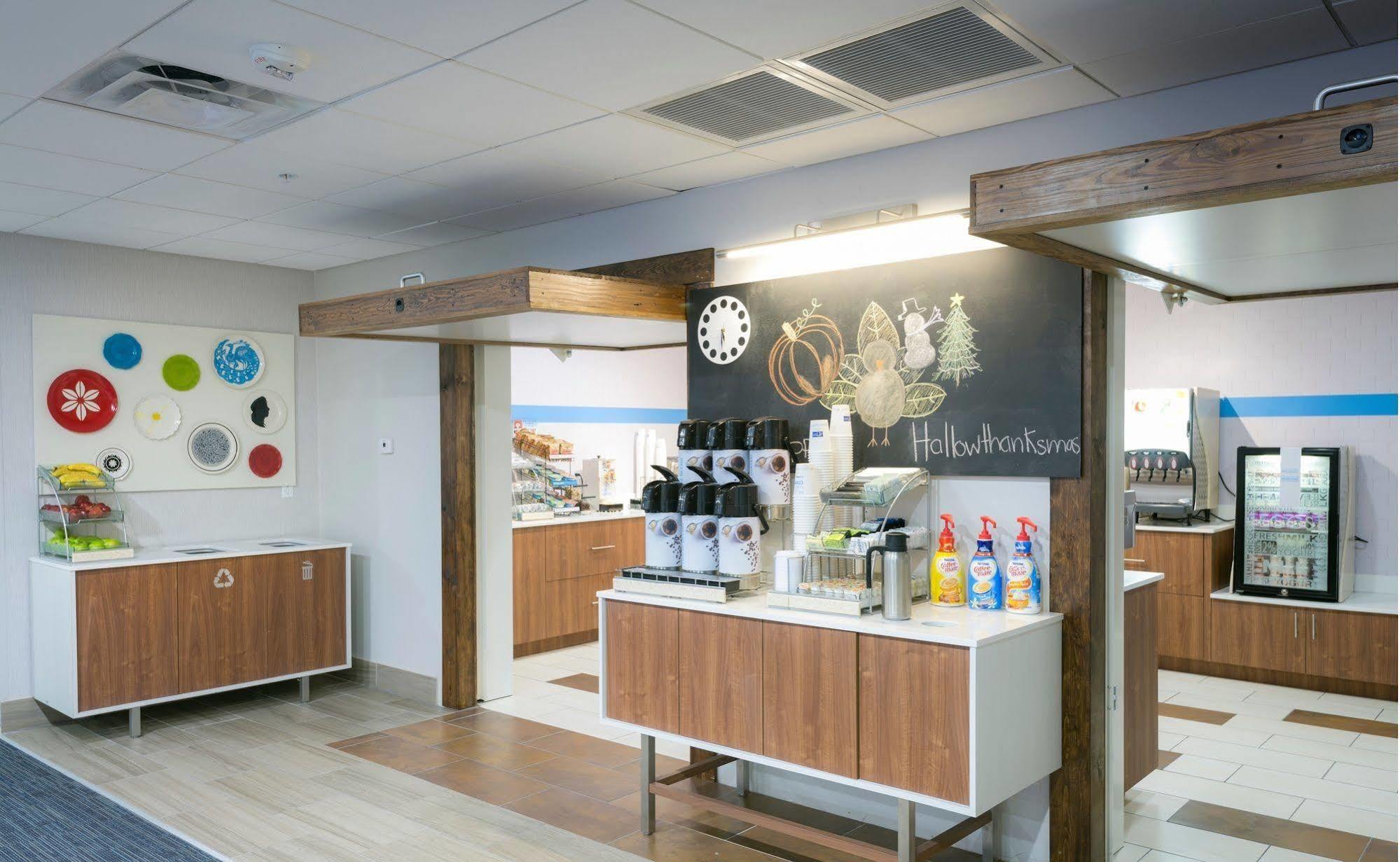 Holiday Inn Express Peoria North - Glendale By Ihg Exterior foto